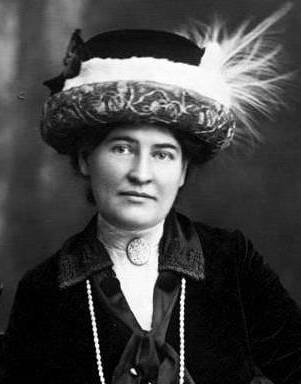 Willa Cather ca. 1912 wearing necklace from Sarah Orne Jewett (cropped) (Willa Cather)